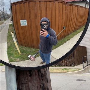 Meet your Posher, Moises